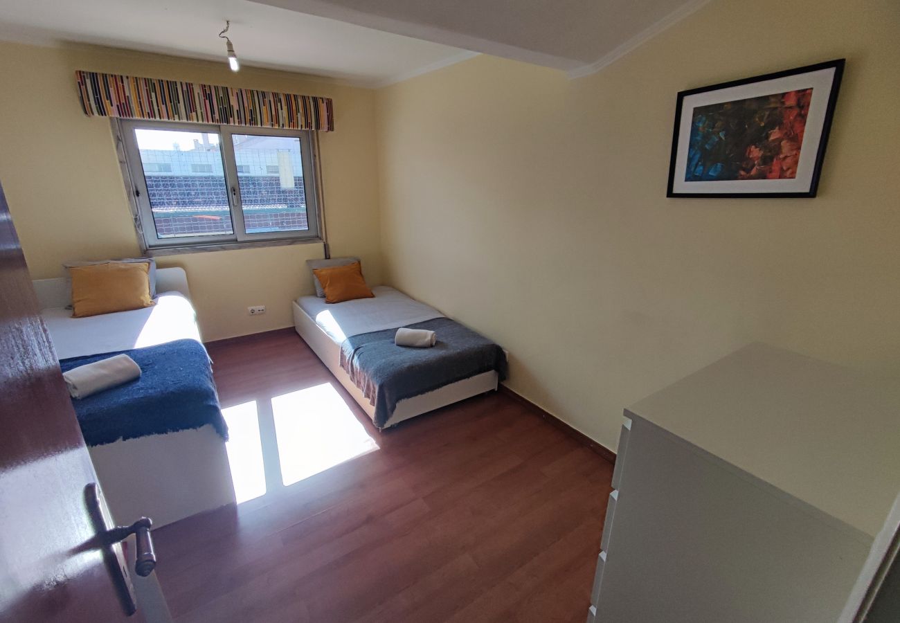 Apartamento em Oeiras - Oeiras, apartamento de 2 quartos c/ varanda e churrasqueira junto ao Parque dos Poetas