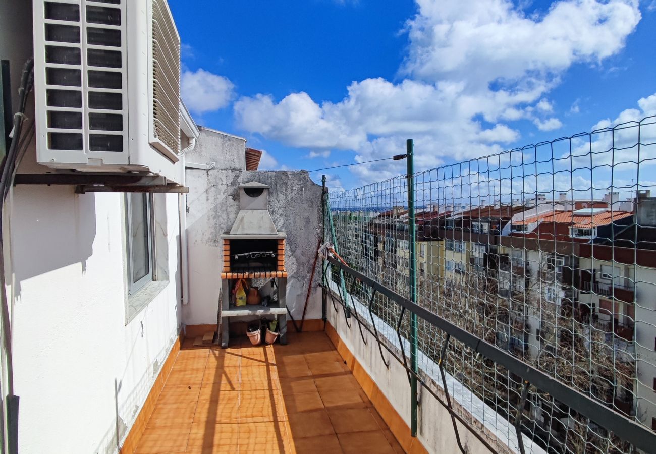 Apartamento em Oeiras - Oeiras, apartamento de 2 quartos c/ varanda e churrasqueira junto ao Parque dos Poetas