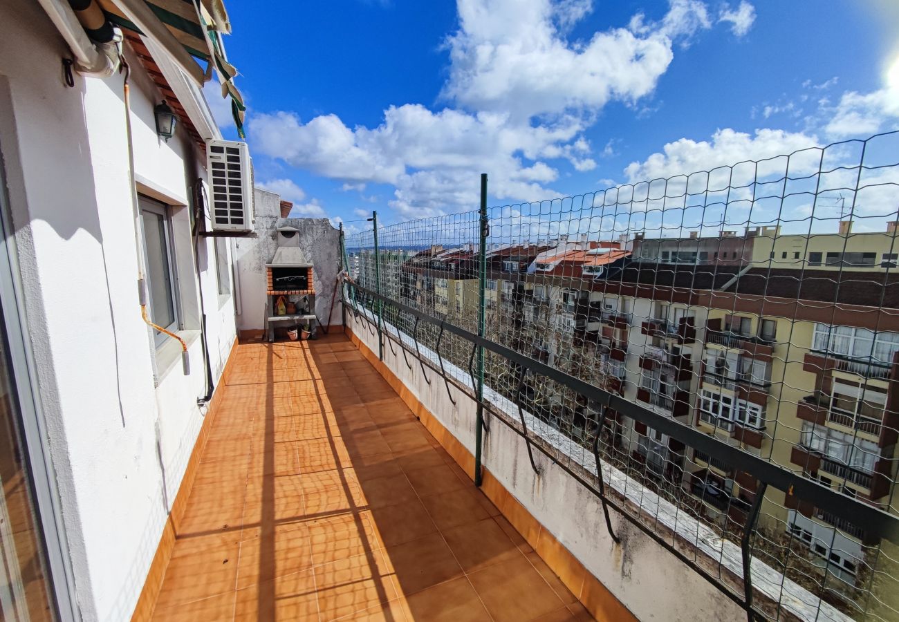 Apartamento em Oeiras - Oeiras, apartamento de 2 quartos c/ varanda e churrasqueira junto ao Parque dos Poetas