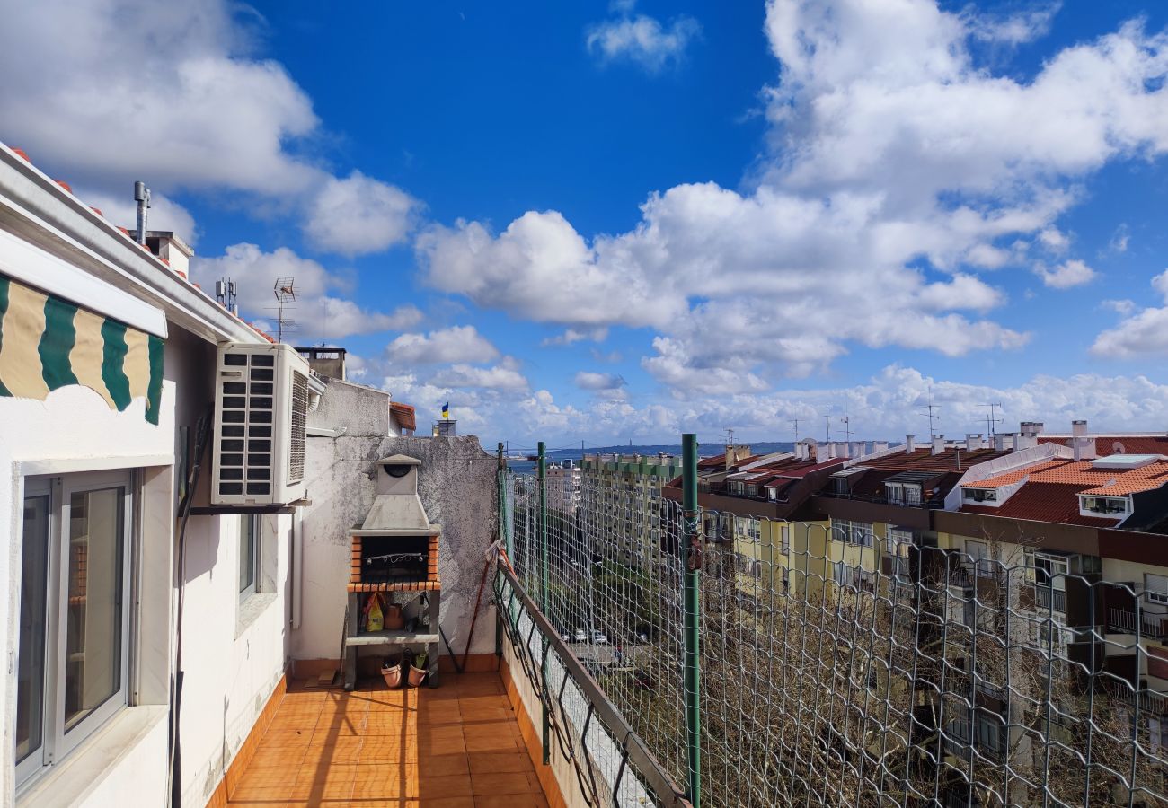 Apartamento em Oeiras - Oeiras, apartamento de 2 quartos c/ varanda e churrasqueira junto ao Parque dos Poetas