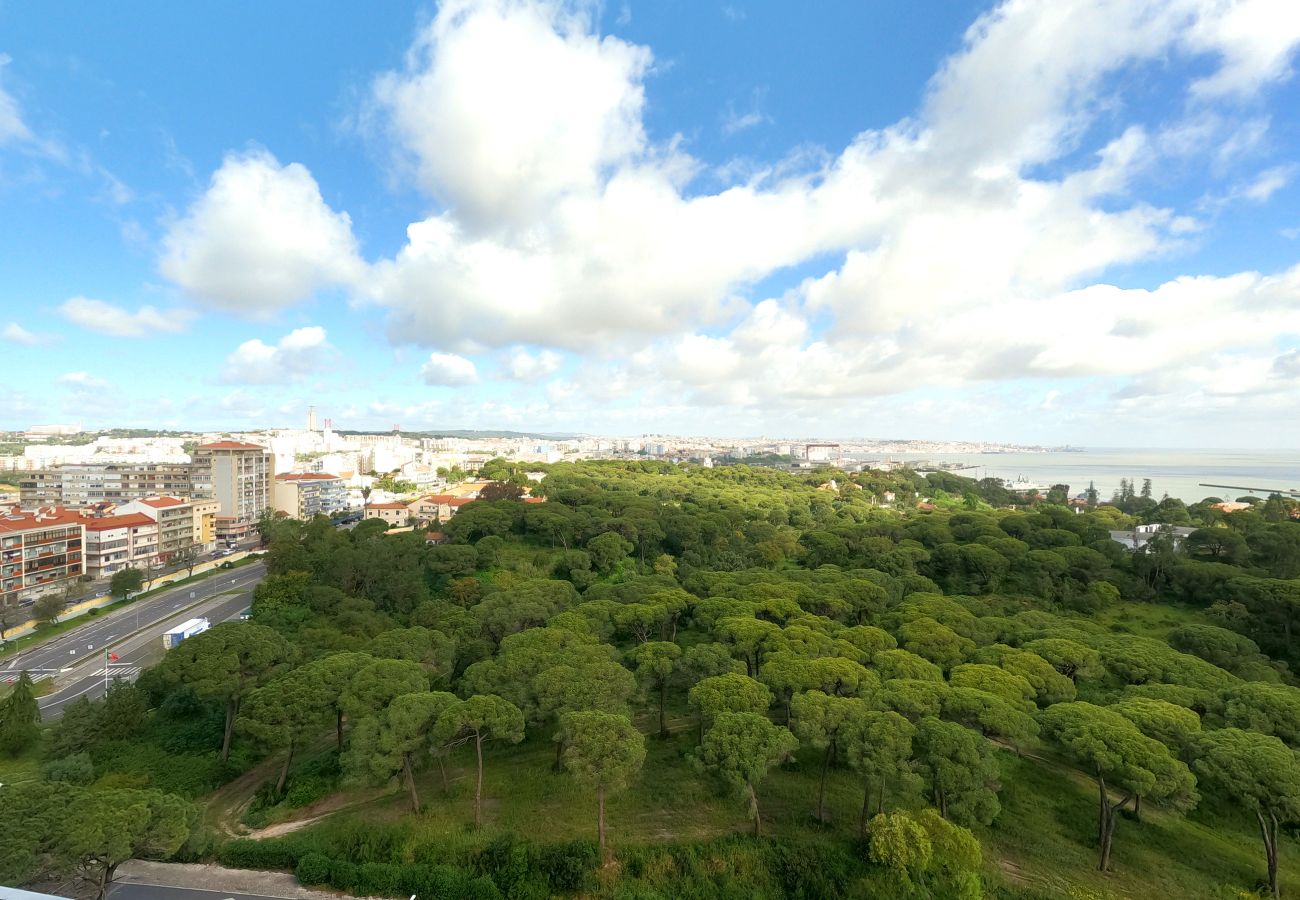 Apartamento em Almada - Almada, T1 + 1 Renovado, Laranjeiro, Lisboa