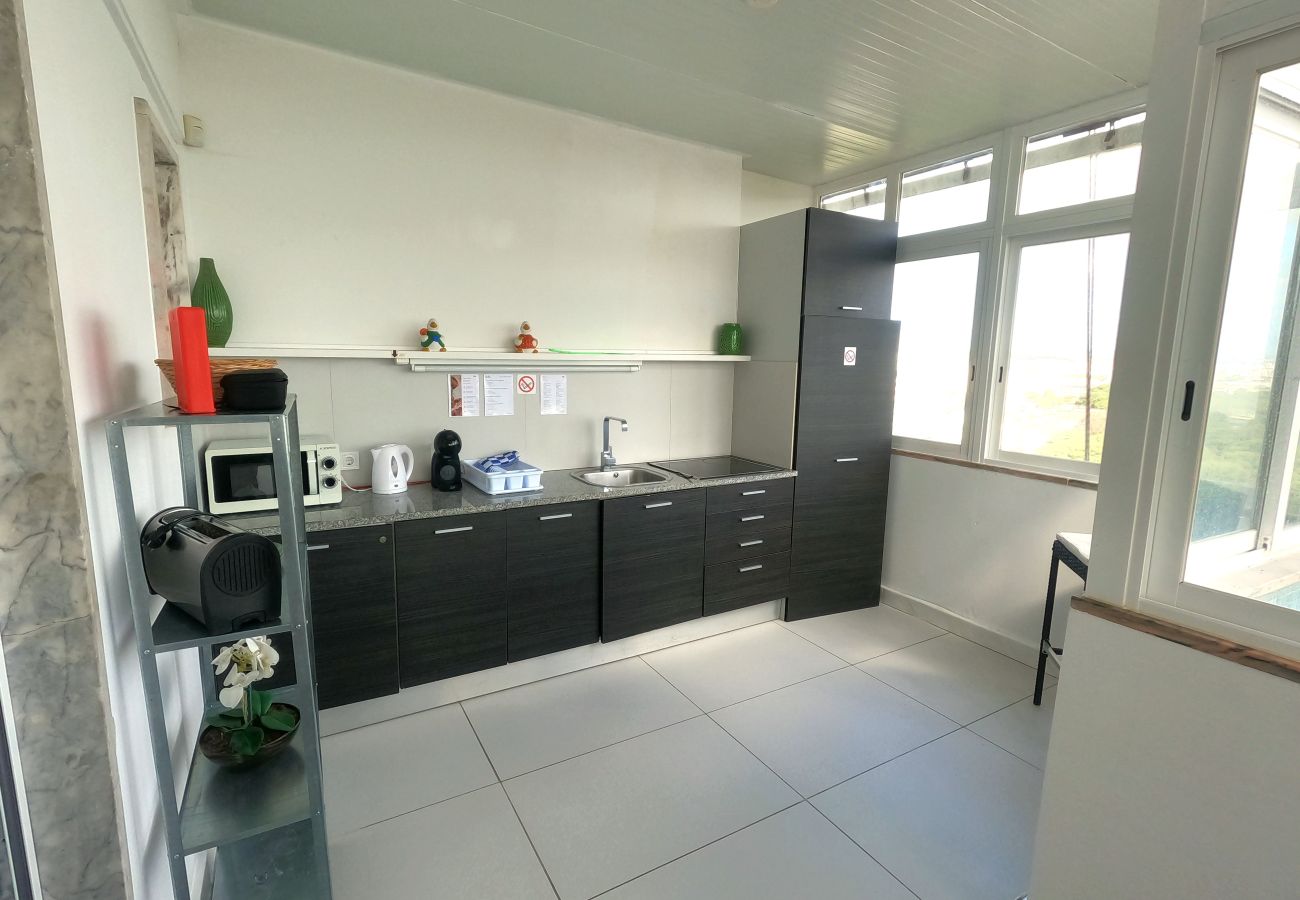 Apartamento em Almada - Almada, T1 + 1 Renovado, Laranjeiro, Lisboa