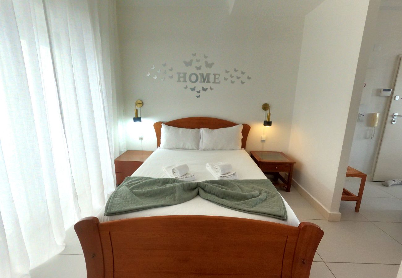 Apartamento em Almada - Almada, T1 + 1 Renovado, Laranjeiro, Lisboa