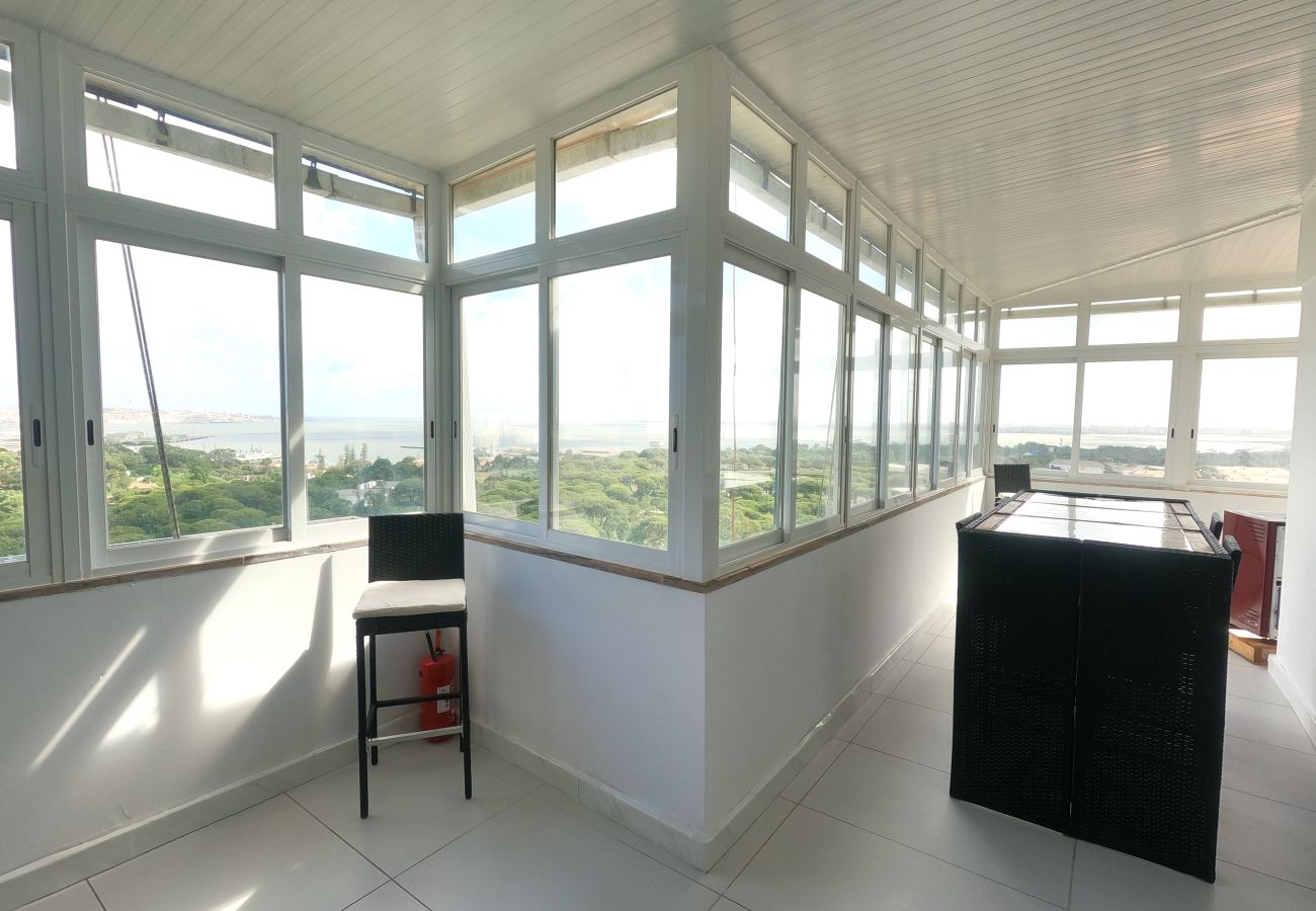 Apartamento em Almada - Almada, T1 + 1 Renovado, Laranjeiro, Lisboa