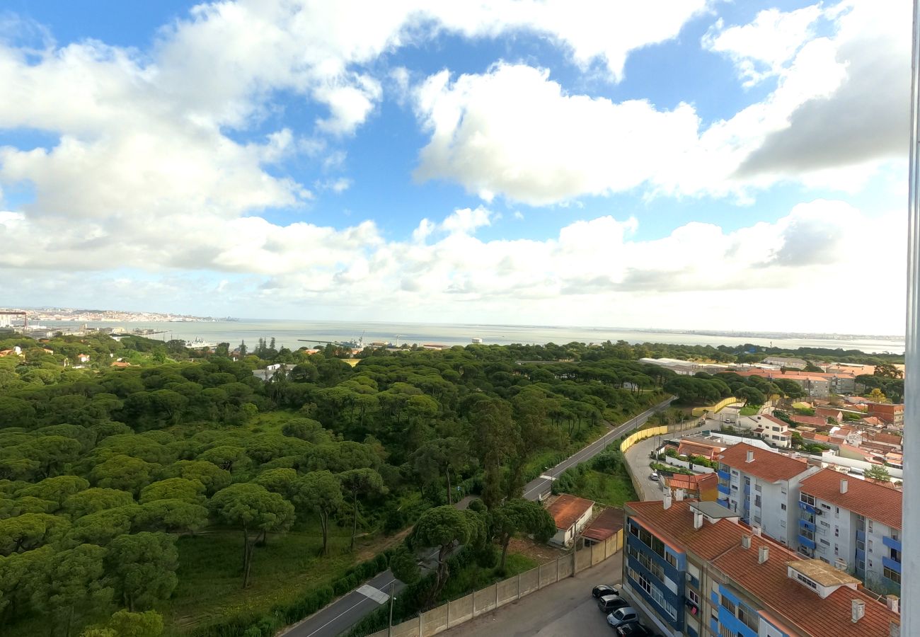 Apartamento em Almada - Almada, T1 + 1 Renovado, Laranjeiro, Lisboa