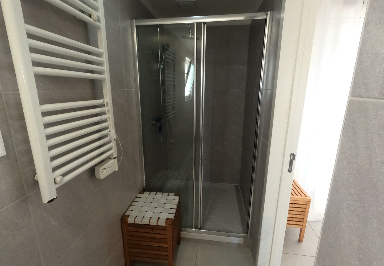 Apartamento em Almada - Almada, T1 + 1 Renovado, Laranjeiro, Lisboa