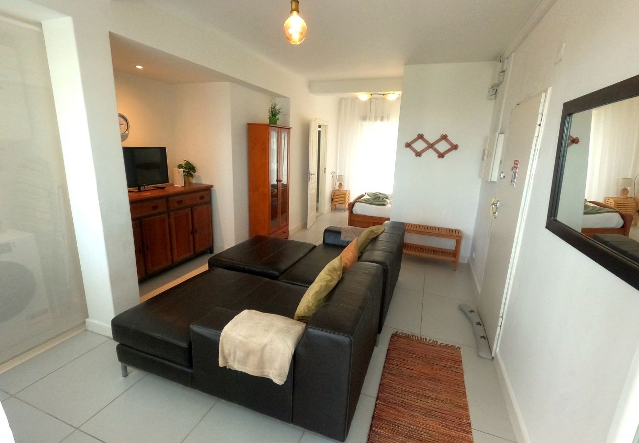 Apartamento em Almada - Almada, T1 + 1 Renovado, Laranjeiro, Lisboa