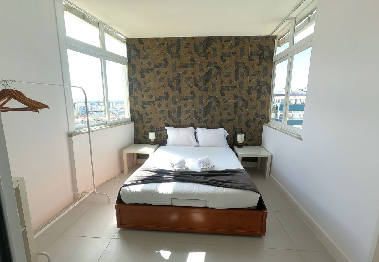 Apartamento em Almada - Almada, T1 + 1 Renovado, Laranjeiro, Lisboa