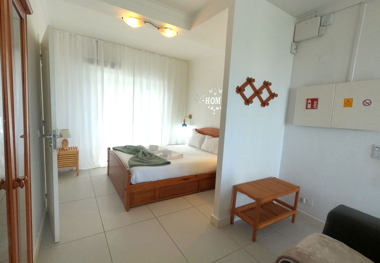 Apartamento em Almada - Almada, T1 + 1 Renovado, Laranjeiro, Lisboa
