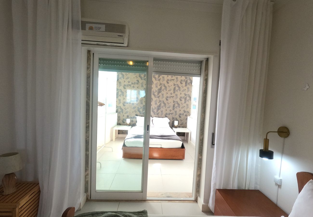 Apartamento em Almada - Almada, T1 + 1 Renovado, Laranjeiro, Lisboa
