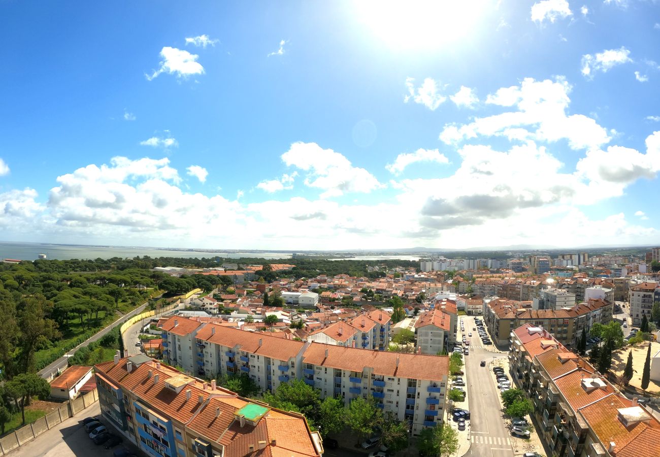 Apartamento em Almada - Almada, T1 + 1 Renovado, Laranjeiro, Lisboa