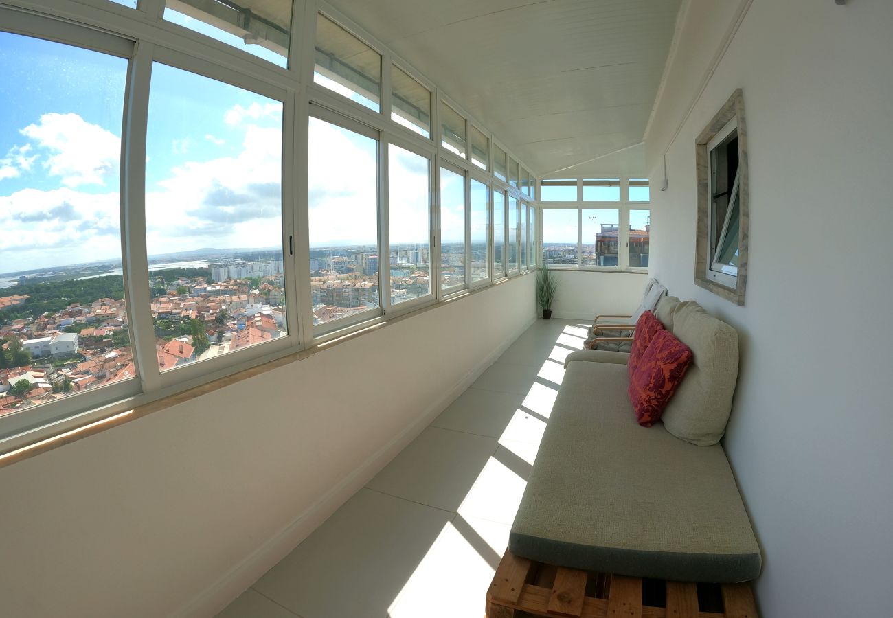 Apartamento em Almada - Almada, T1 + 1 Renovado, Laranjeiro, Lisboa