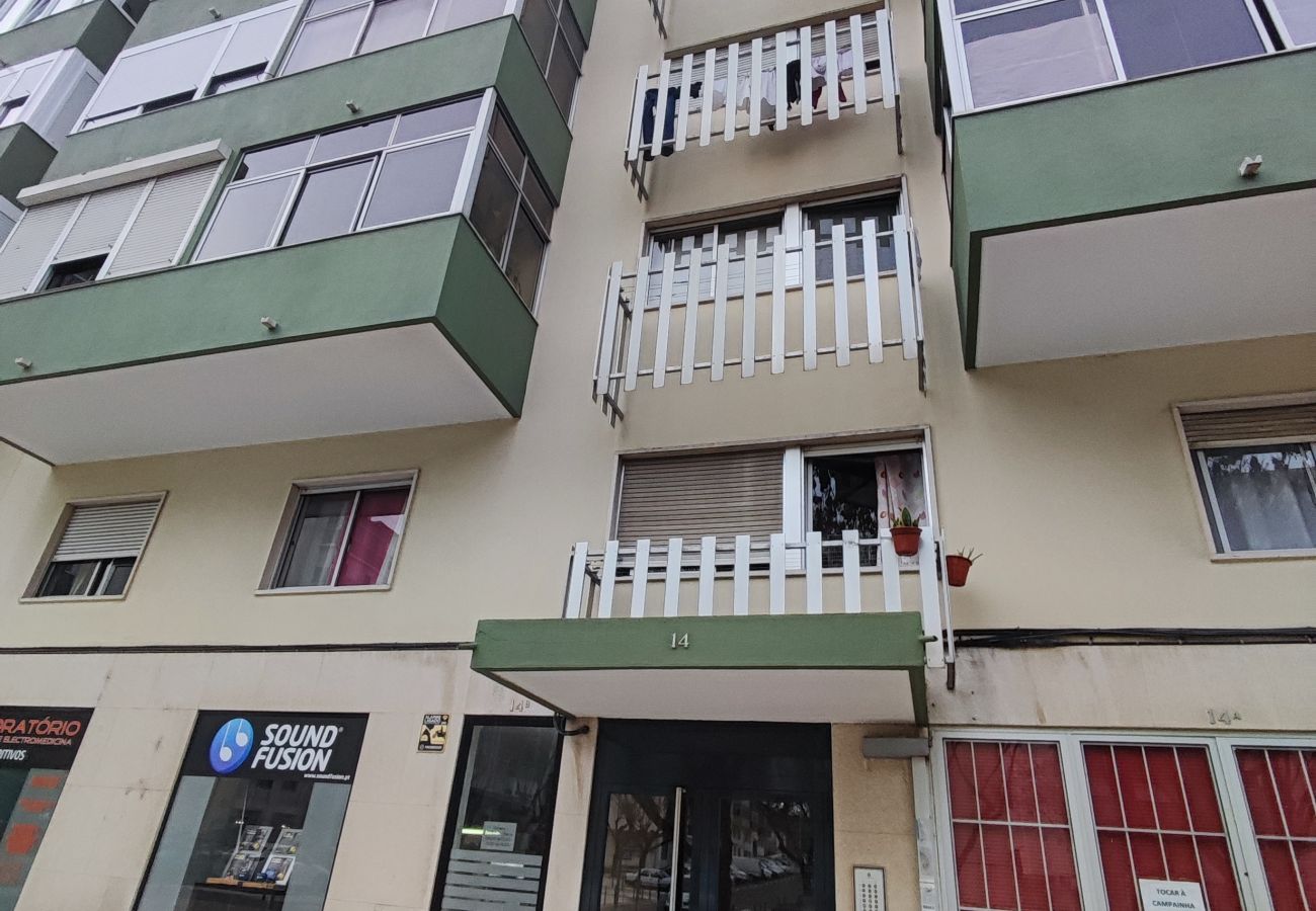 Apartamento em Amadora - Lisboa, T2 espaçoso na Damaia, Lisboa
