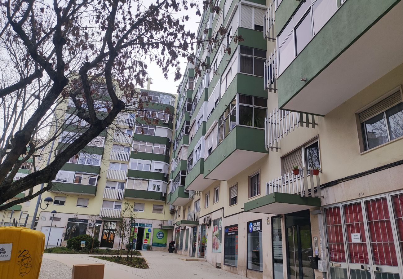 Apartamento em Amadora - Lisboa, T2 espaçoso na Damaia, Lisboa