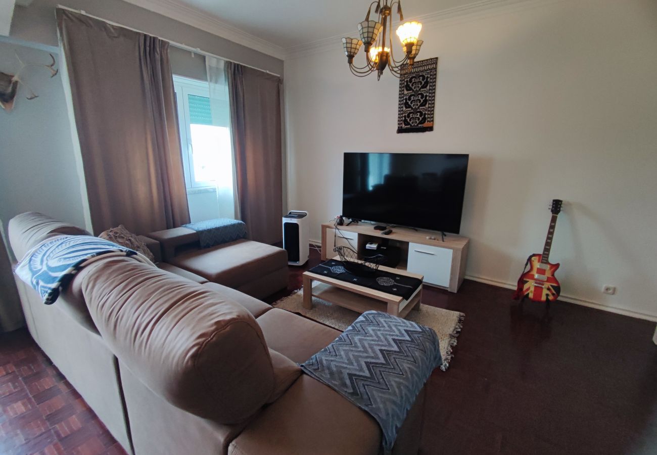 Apartamento em Almada - Almada, apartamento T2 c/ varanda, Feijó, Lisboa