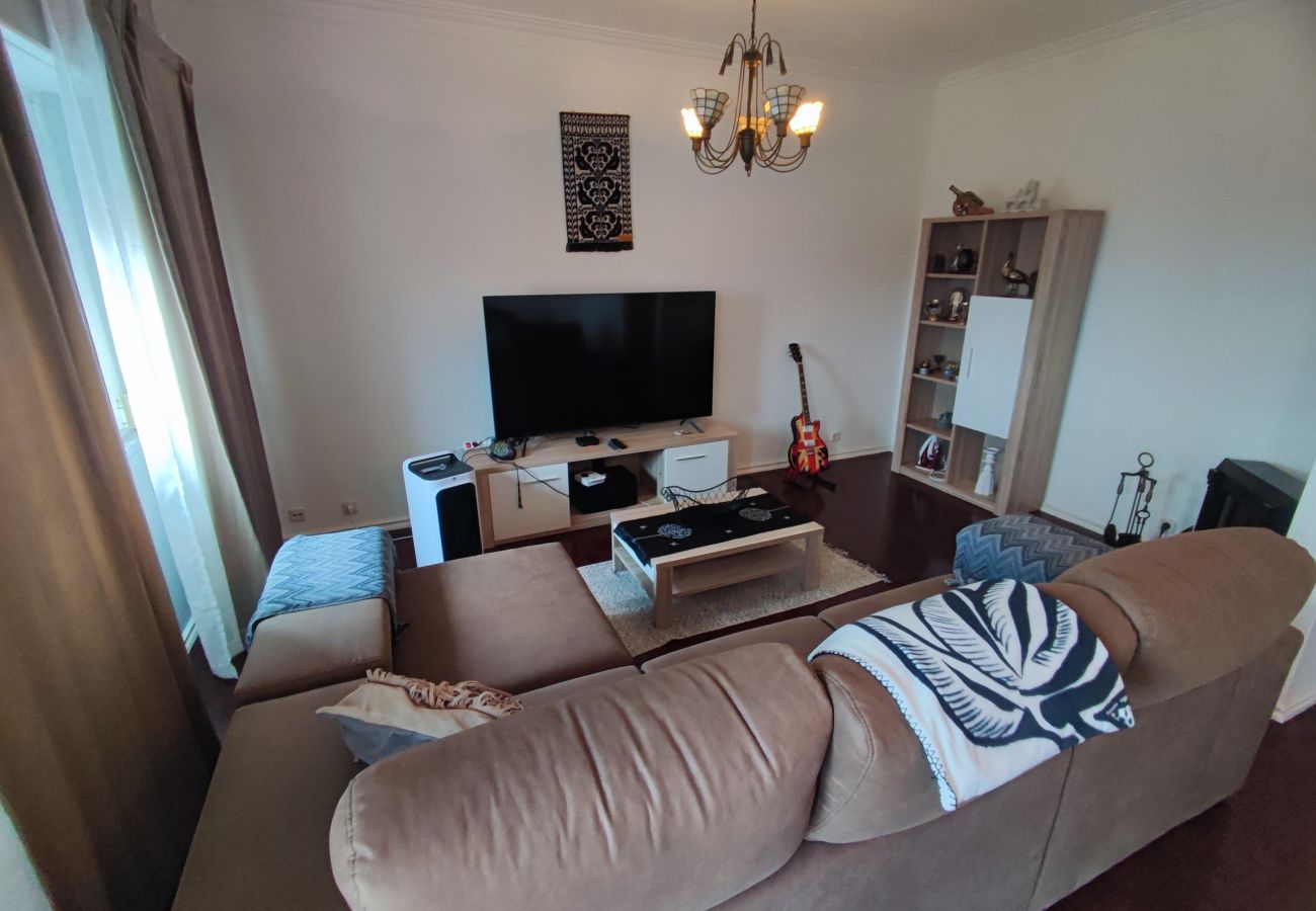 Apartamento em Almada - Almada, apartamento T2 c/ varanda, Feijó, Lisboa