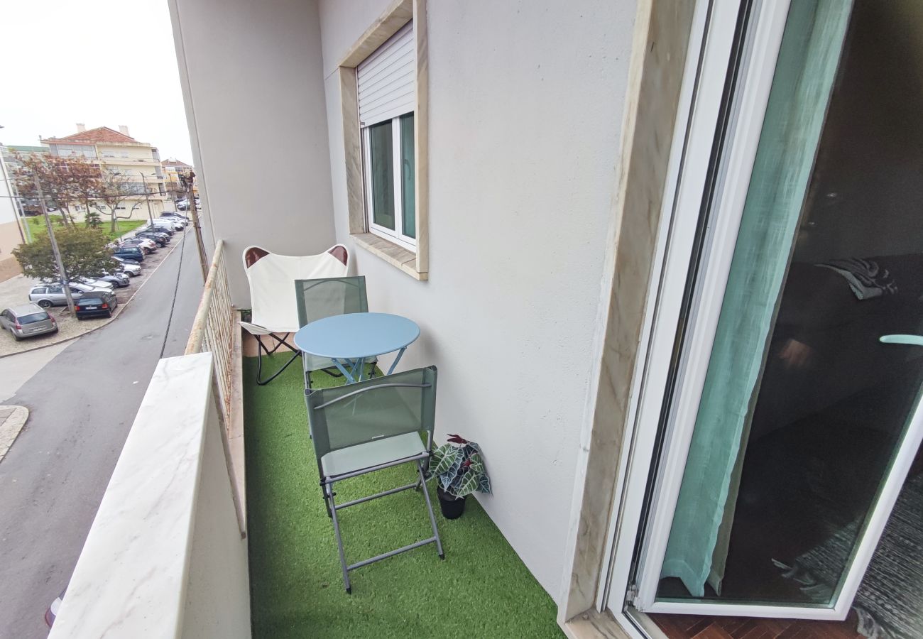 Apartamento em Almada - Almada, apartamento T2 c/ varanda, Feijó, Lisboa