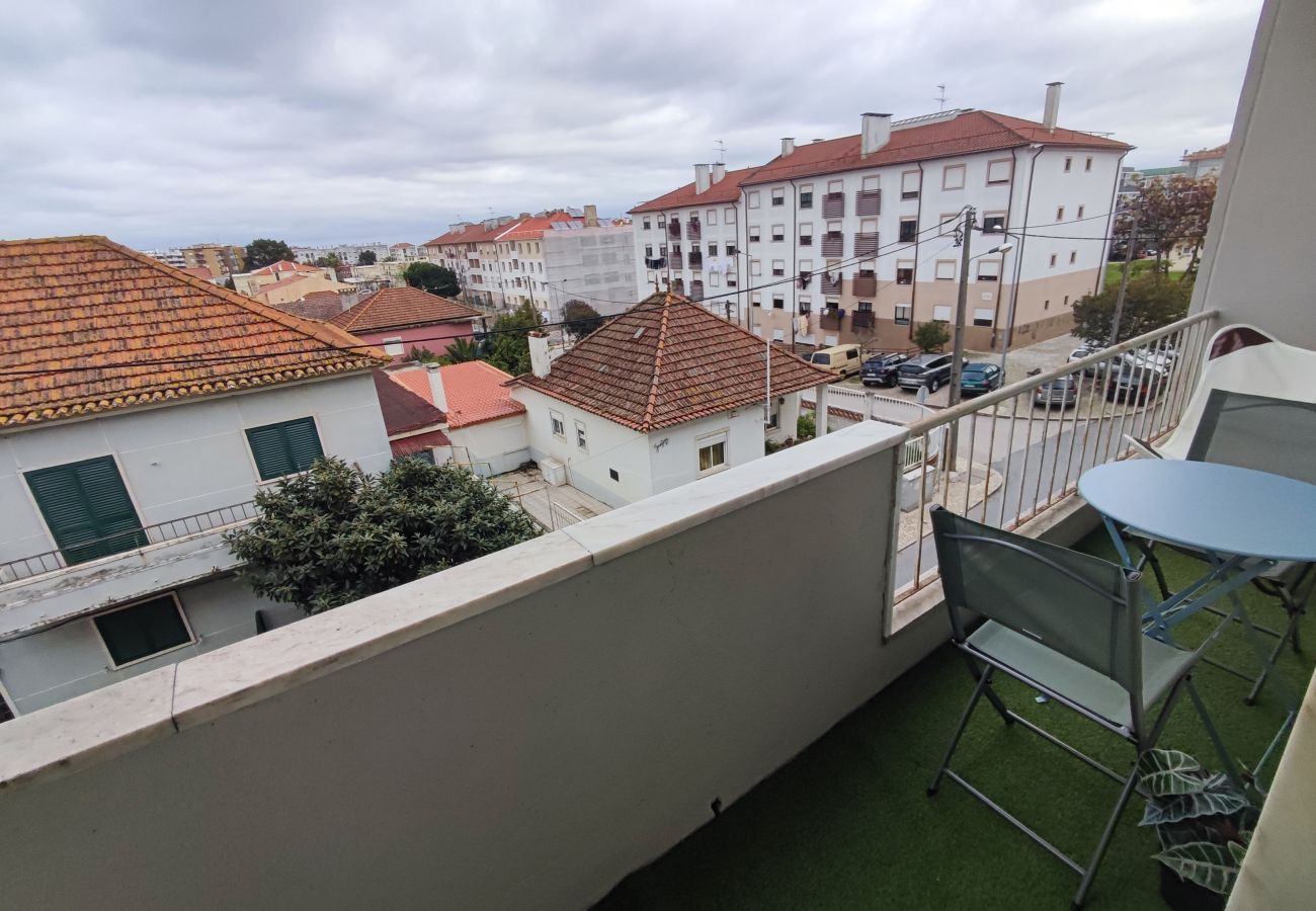 Apartamento em Almada - Almada, apartamento T2 c/ varanda, Feijó, Lisboa