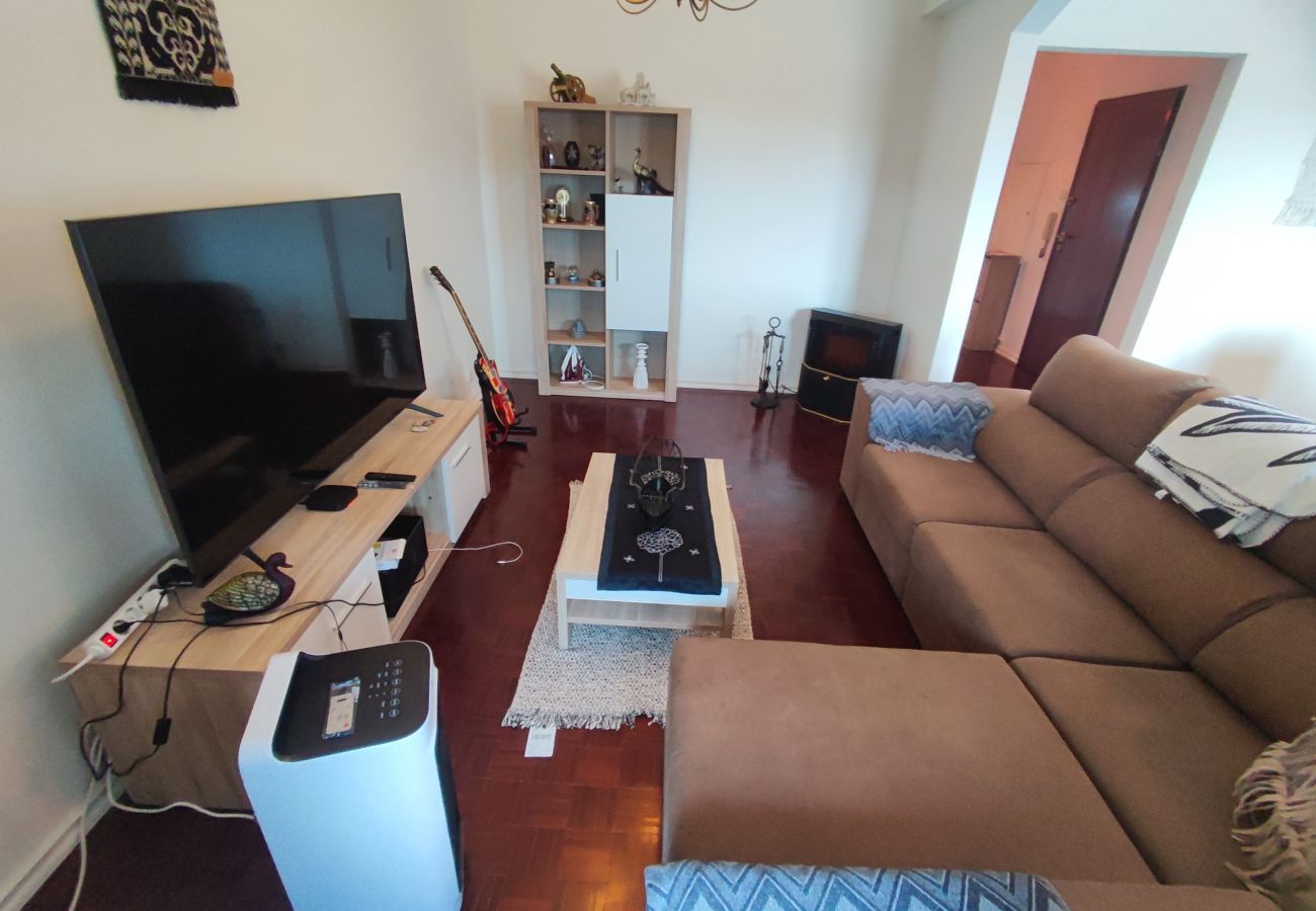 Apartamento em Almada - Almada, apartamento T2 c/ varanda, Feijó, Lisboa
