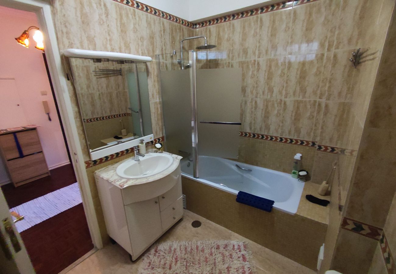 Apartamento em Almada - Almada, apartamento T2 c/ varanda, Feijó, Lisboa