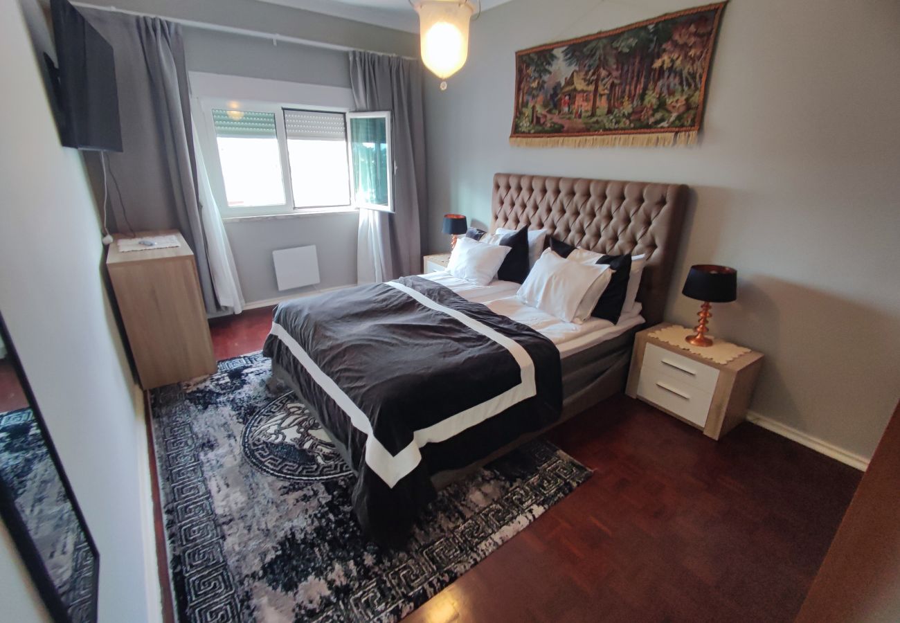 Apartamento em Almada - Almada, apartamento T2 c/ varanda, Feijó, Lisboa