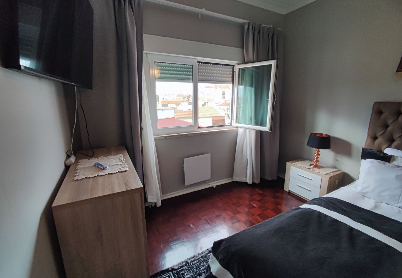 Apartamento em Almada - Almada, apartamento T2 c/ varanda, Feijó, Lisboa