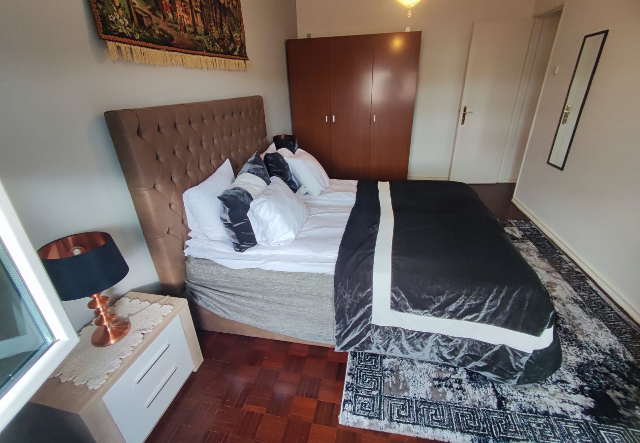 Apartamento em Almada - Almada, apartamento T2 c/ varanda, Feijó, Lisboa