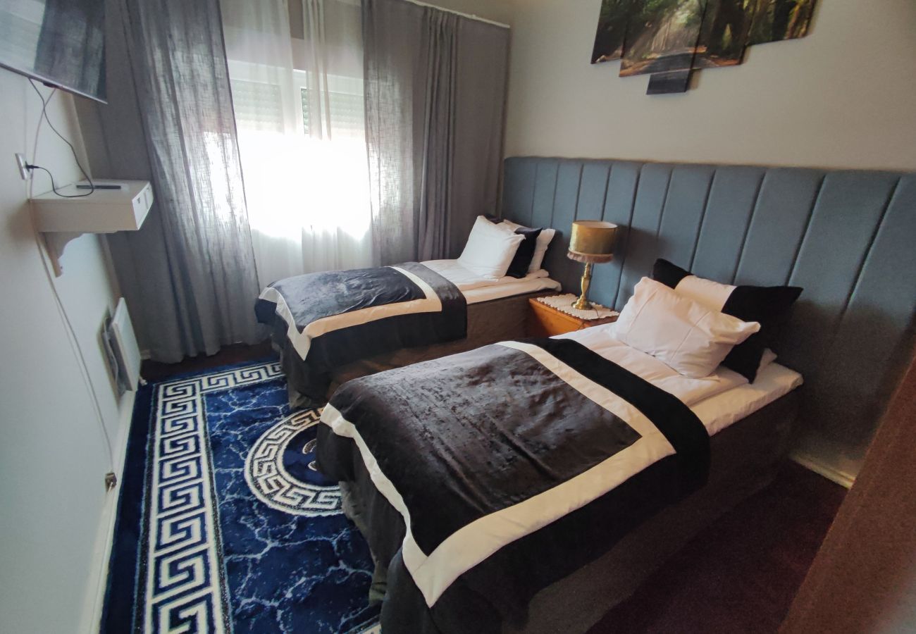 Apartamento em Almada - Almada, apartamento T2 c/ varanda, Feijó, Lisboa