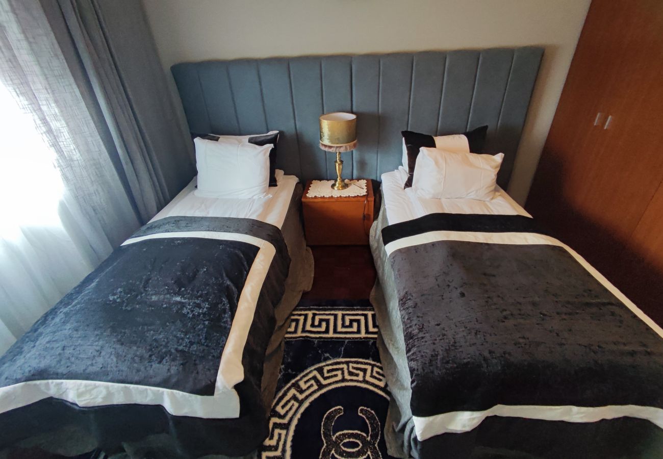 Apartamento em Almada - Almada, apartamento T2 c/ varanda, Feijó, Lisboa