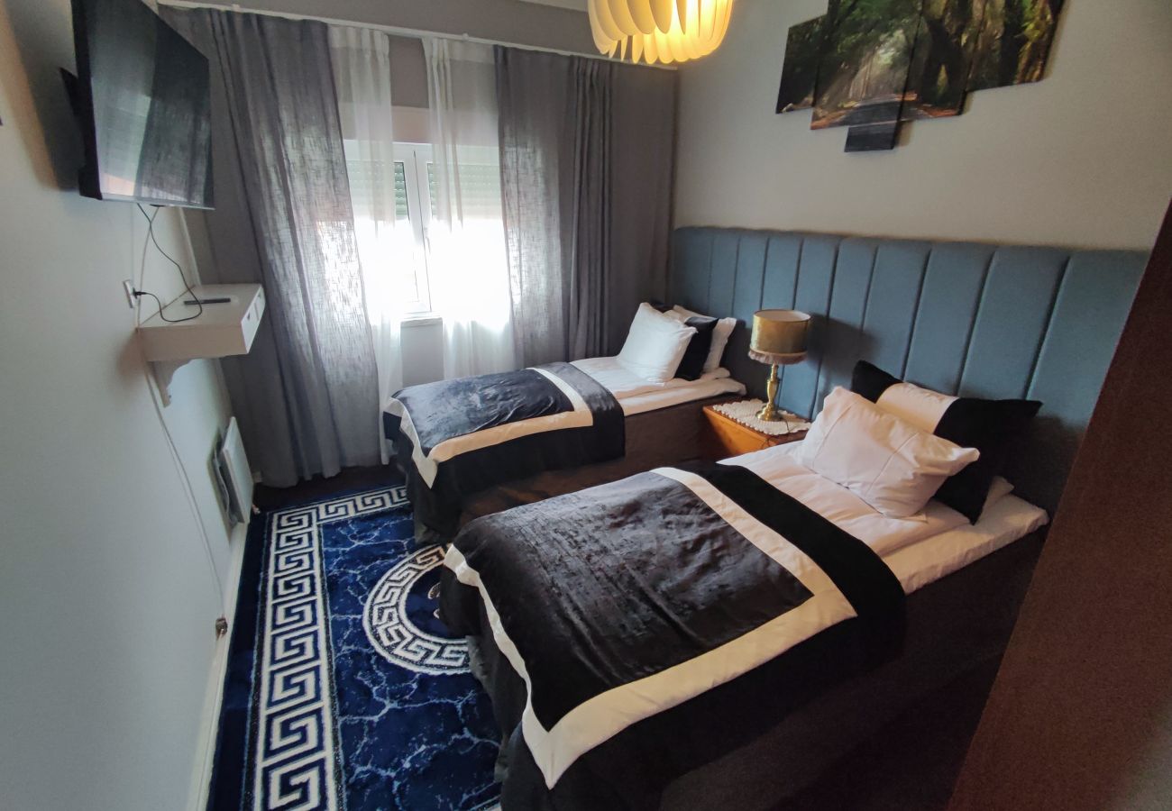 Apartamento em Almada - Almada, apartamento T2 c/ varanda, Feijó, Lisboa