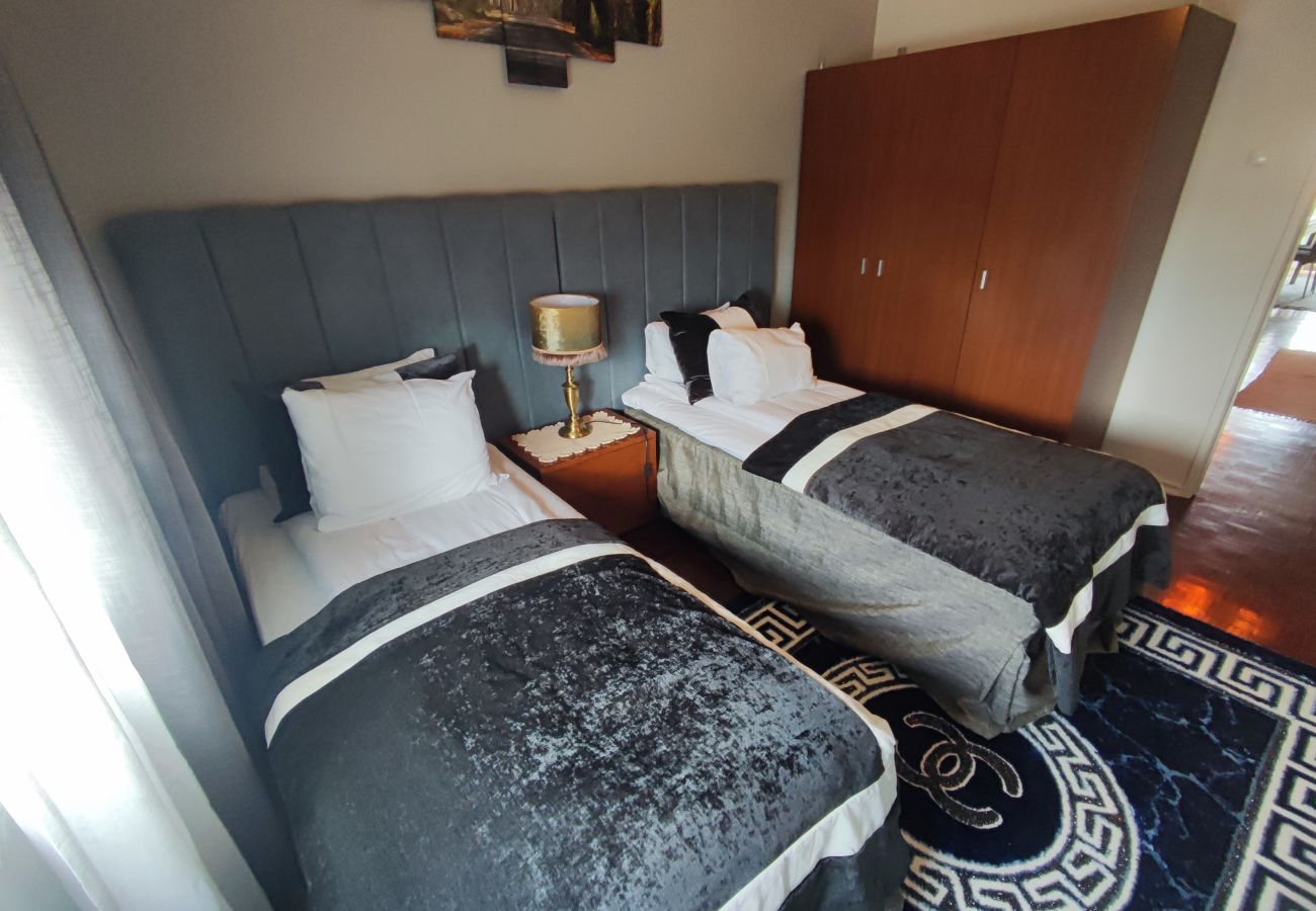 Apartamento em Almada - Almada, apartamento T2 c/ varanda, Feijó, Lisboa