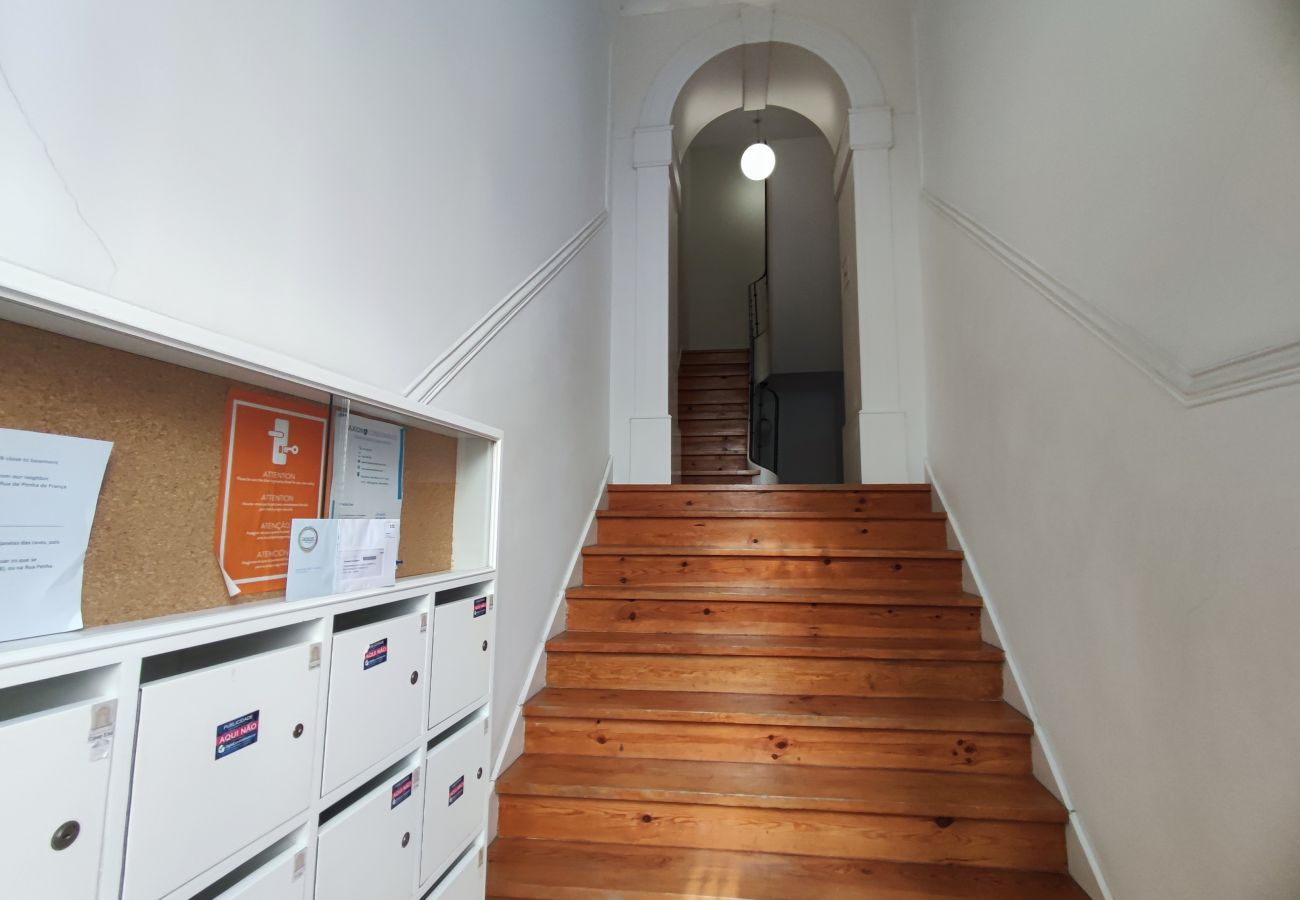 Apartamento em Lisboa - Lisboa T1 Varanda com vista rio, R Cidade Cardiff, Lisboa