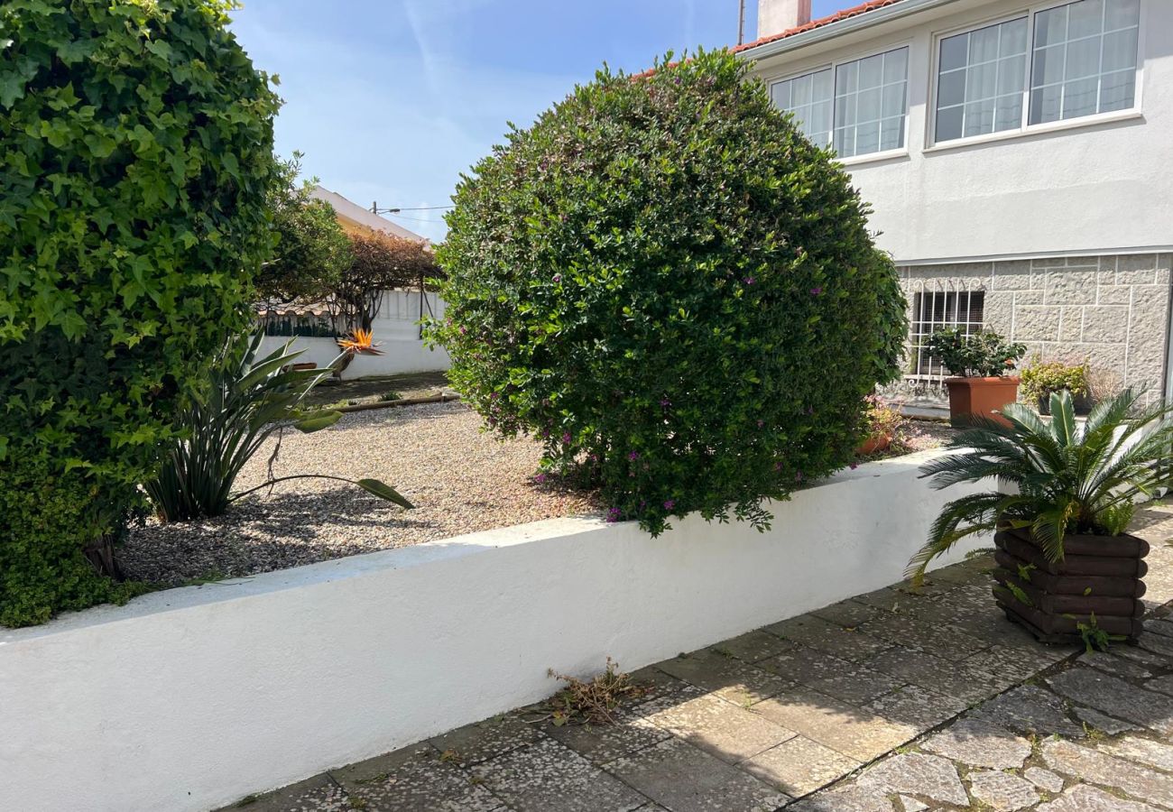 Apartamento em Estoril - Cascais, T2 com excelente jardim no Estoril, Livramento