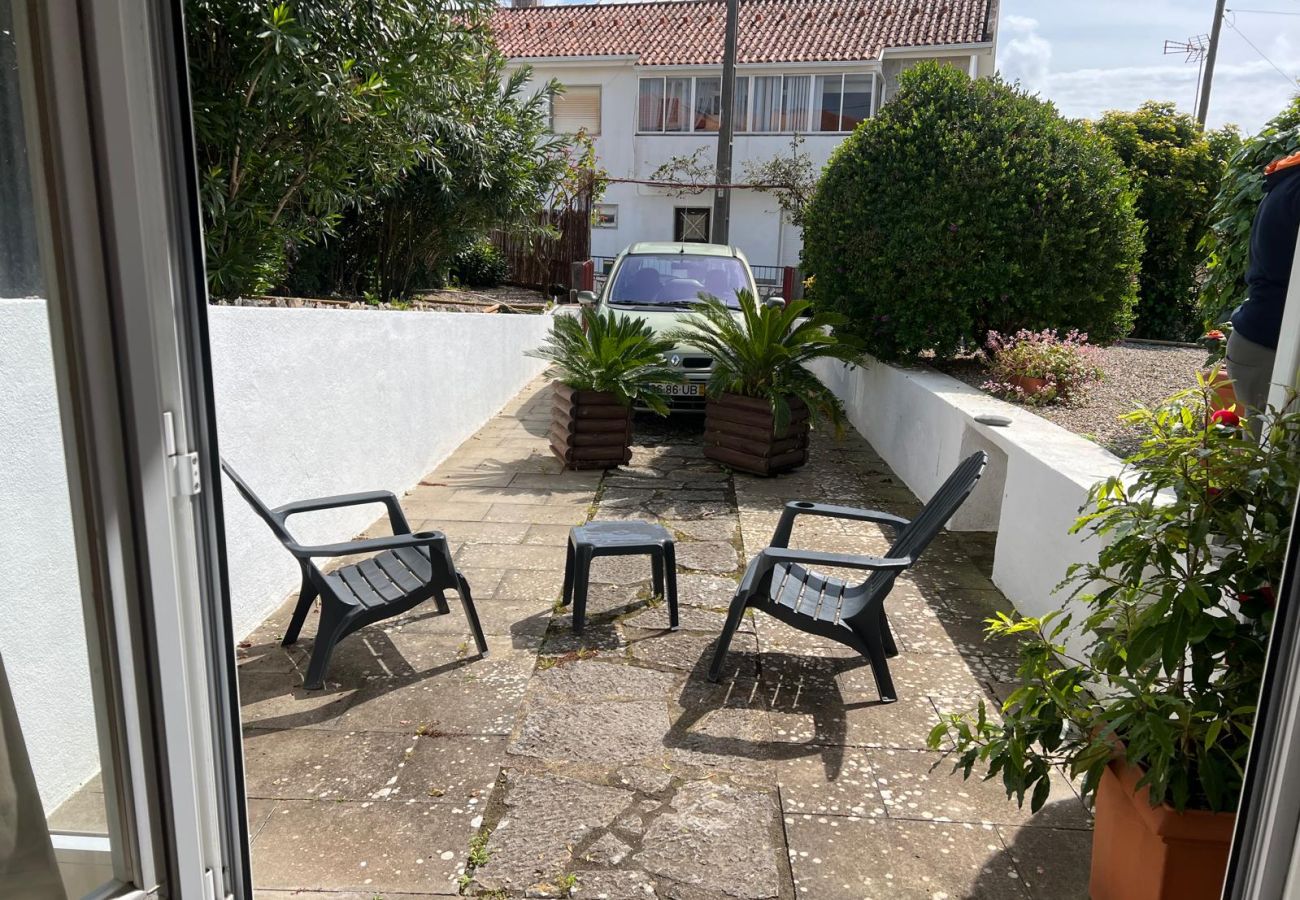 Apartamento em Estoril - Cascais, T2 com excelente jardim no Estoril, Livramento