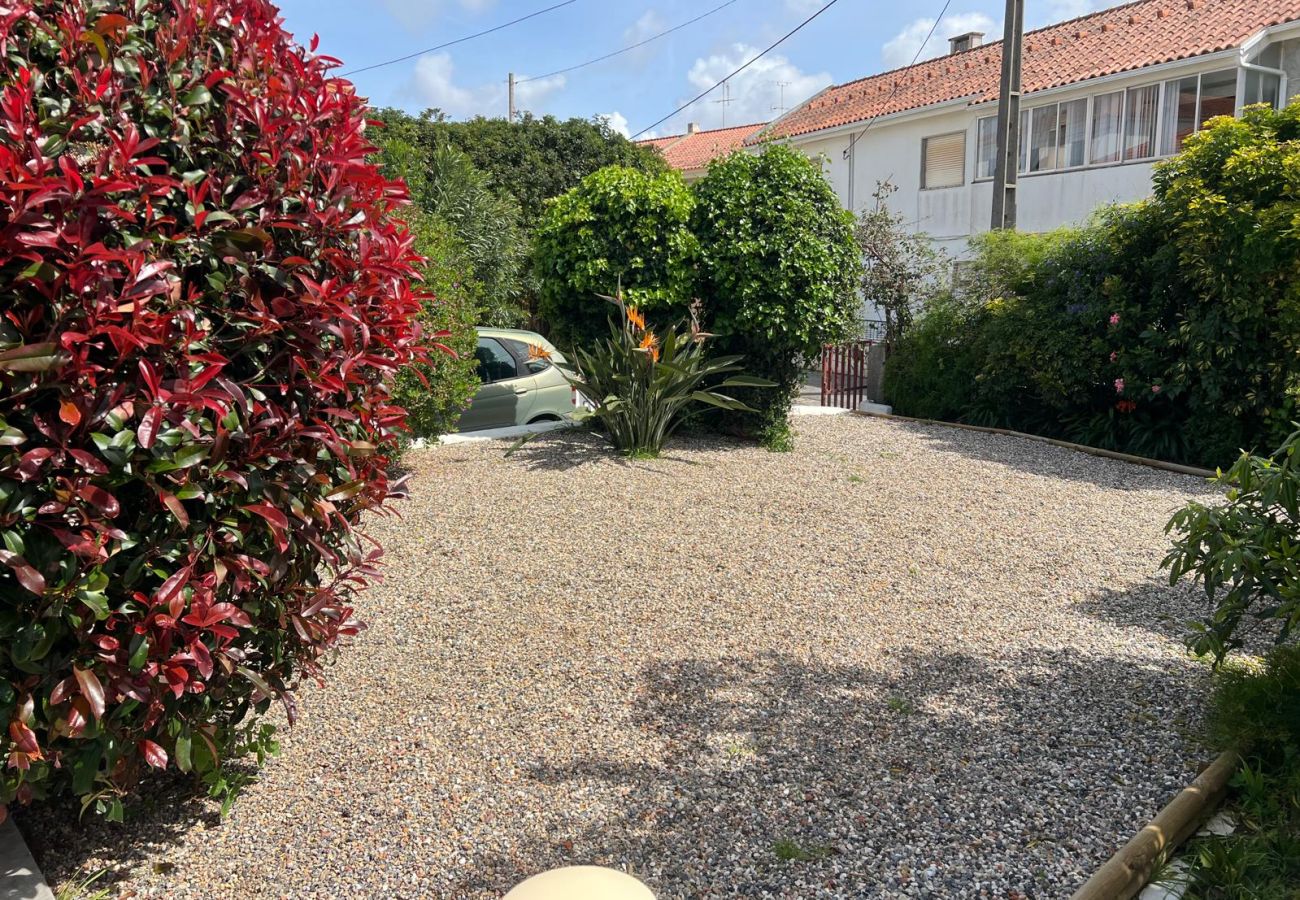 Apartamento em Estoril - Cascais, T2 com excelente jardim no Estoril, Livramento