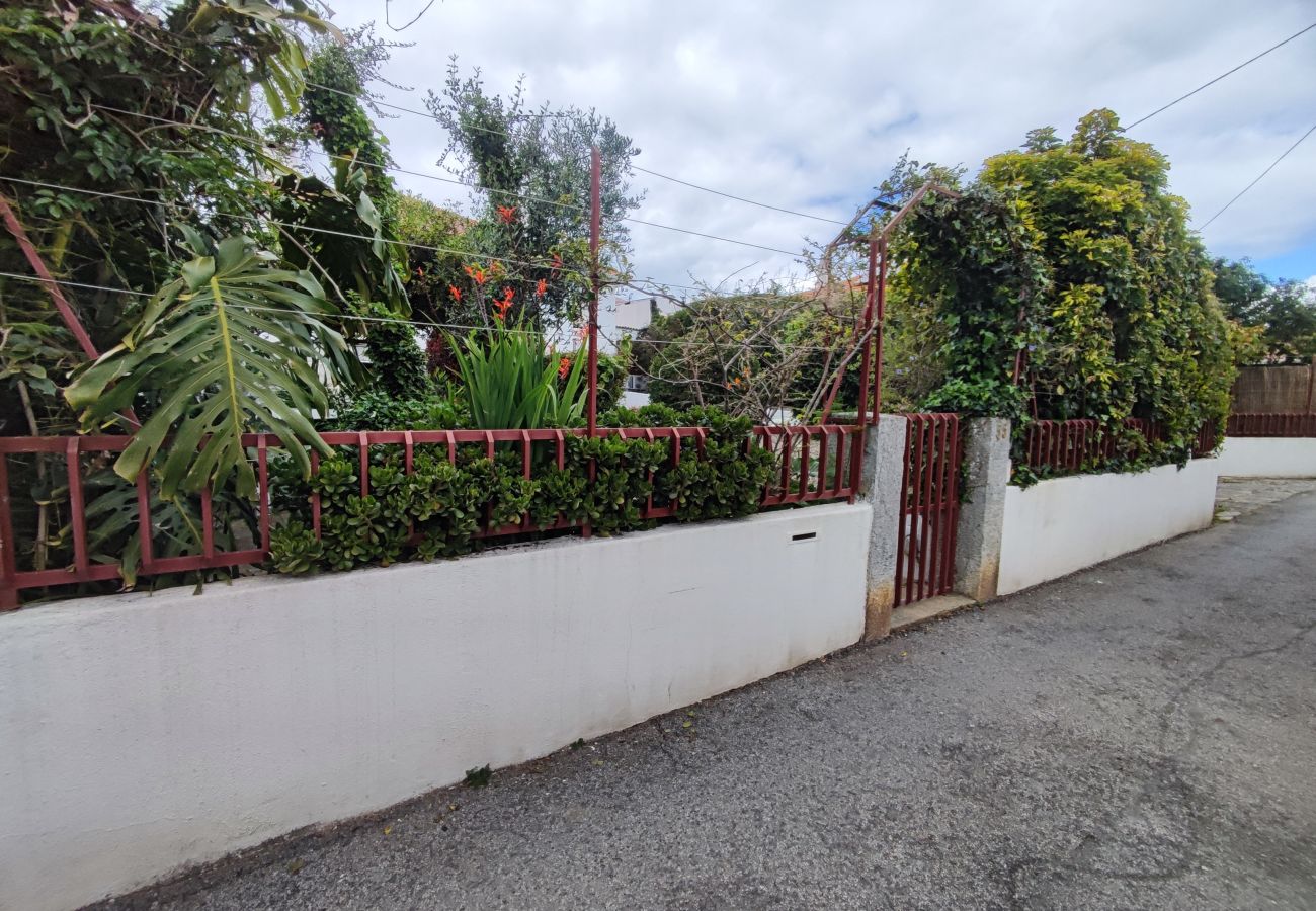 Apartamento em Estoril - Cascais, T2 com excelente jardim no Estoril, Livramento