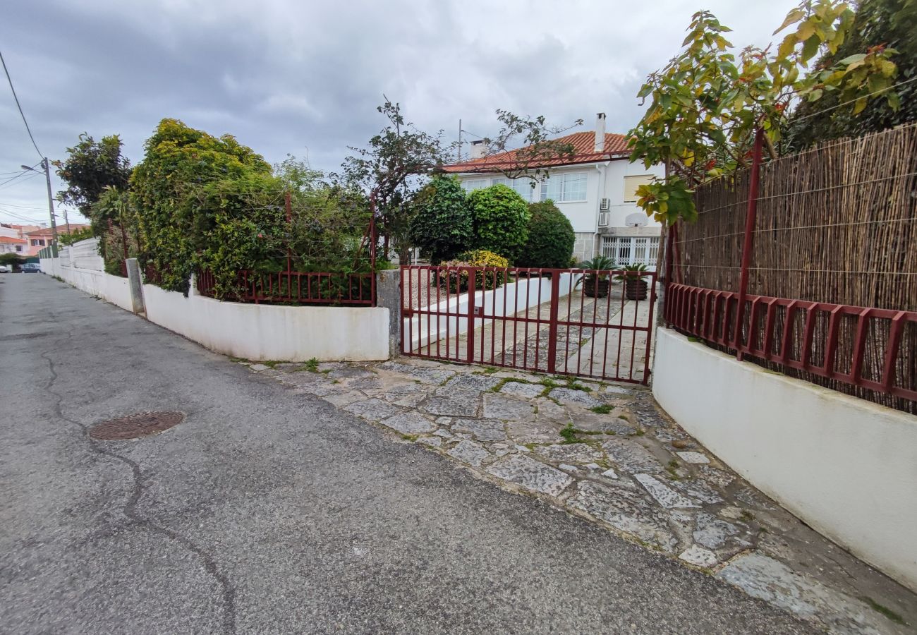 Apartamento em Estoril - Cascais, T2 com excelente jardim no Estoril, Livramento