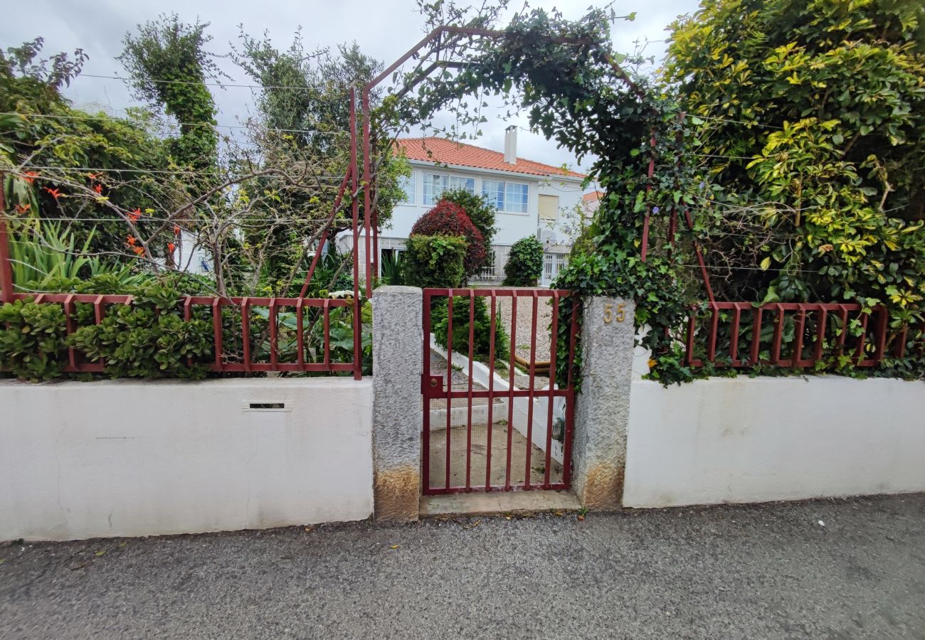 Apartamento em Estoril - Cascais, T2 com excelente jardim no Estoril, Livramento