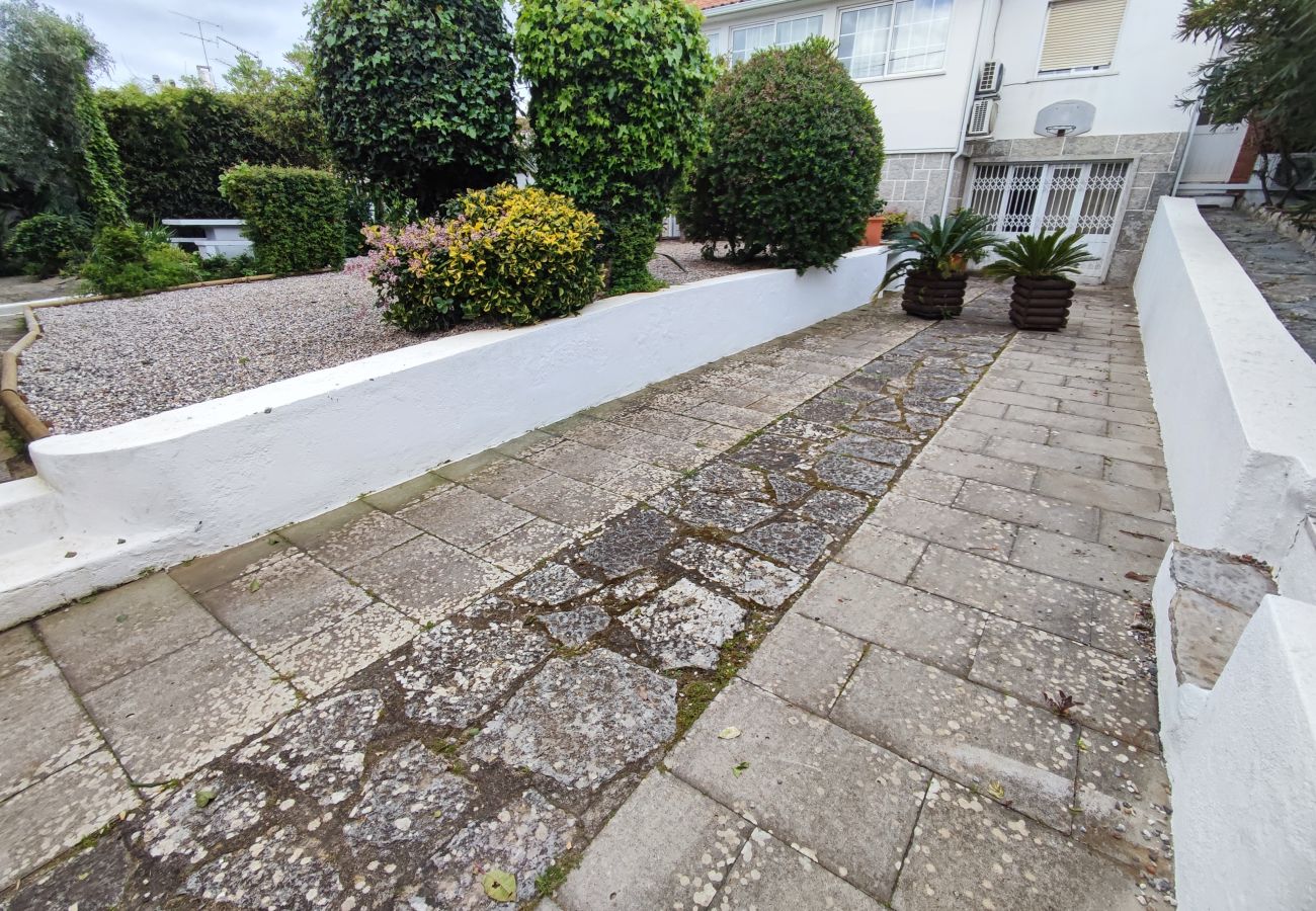 Apartamento em Estoril - Cascais, T2 com excelente jardim no Estoril, Livramento