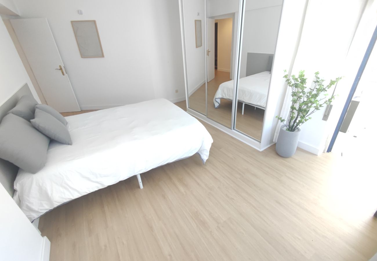Apartamento em Almada - Marisol, T2 espaçoso com AC próximo do golfe, Aroeira, Caparica 