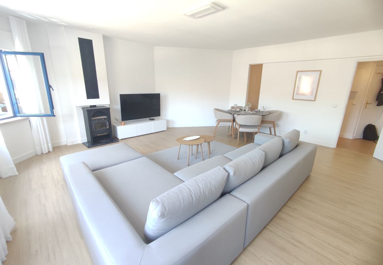 Apartamento em Almada - Marisol, T2 espaçoso com AC próximo do golfe, Aroeira, Caparica 