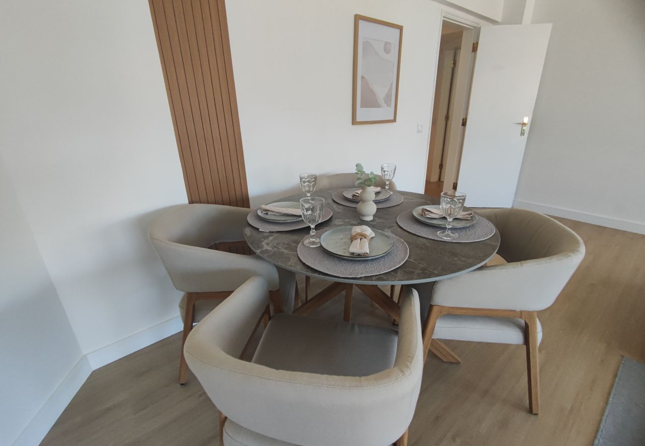 Apartamento em Almada - Marisol, T2 espaçoso com AC próximo do golfe, Aroeira, Caparica 