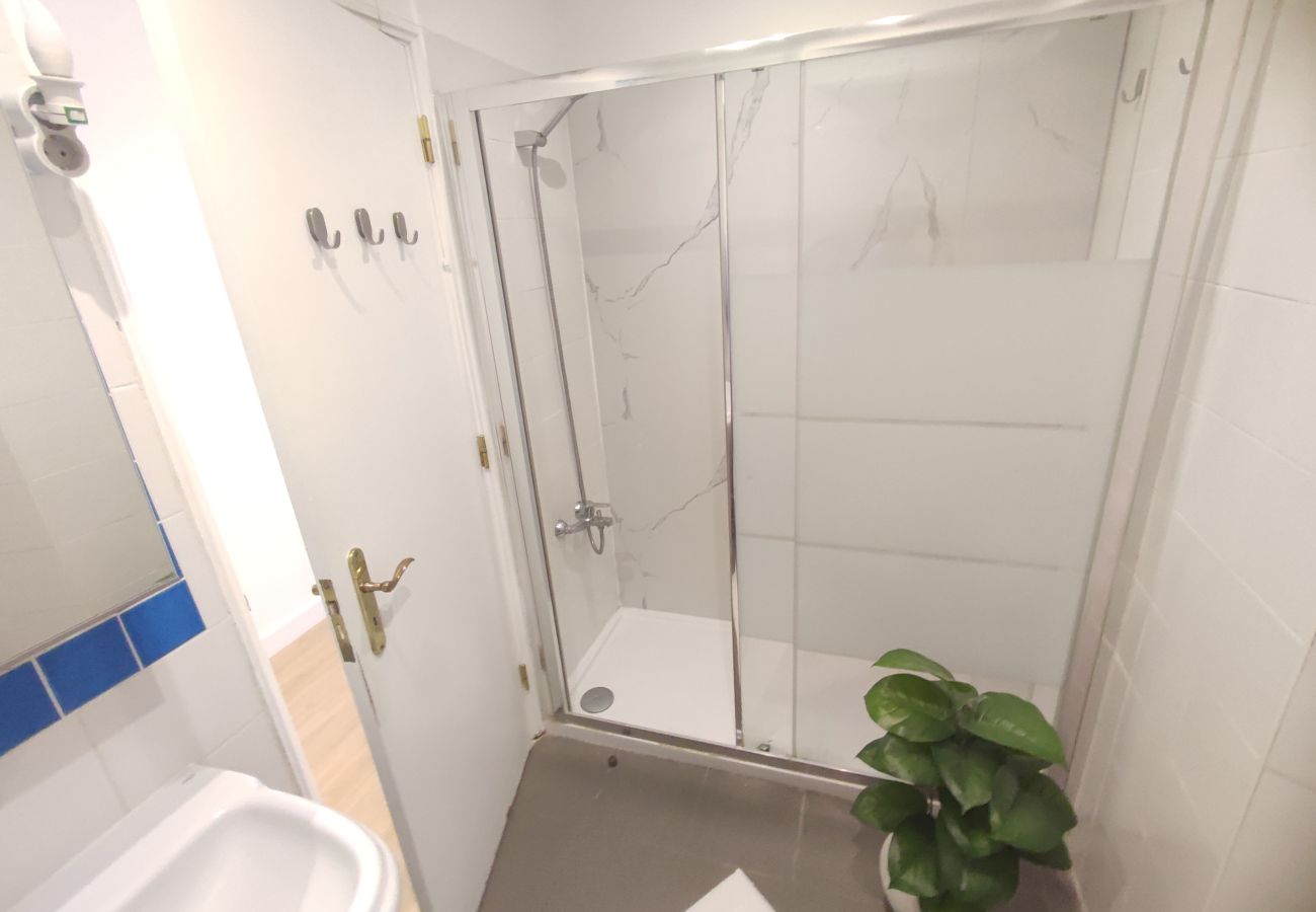 Apartamento em Almada - Marisol, T2 espaçoso com AC próximo do golfe, Aroeira, Caparica 