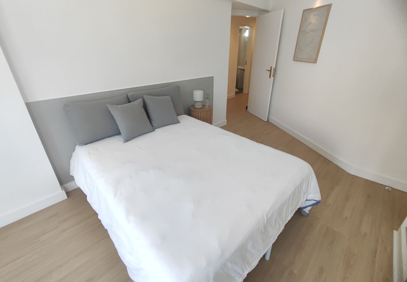 Apartamento em Almada - Marisol, T2 espaçoso com AC próximo do golfe, Aroeira, Caparica 