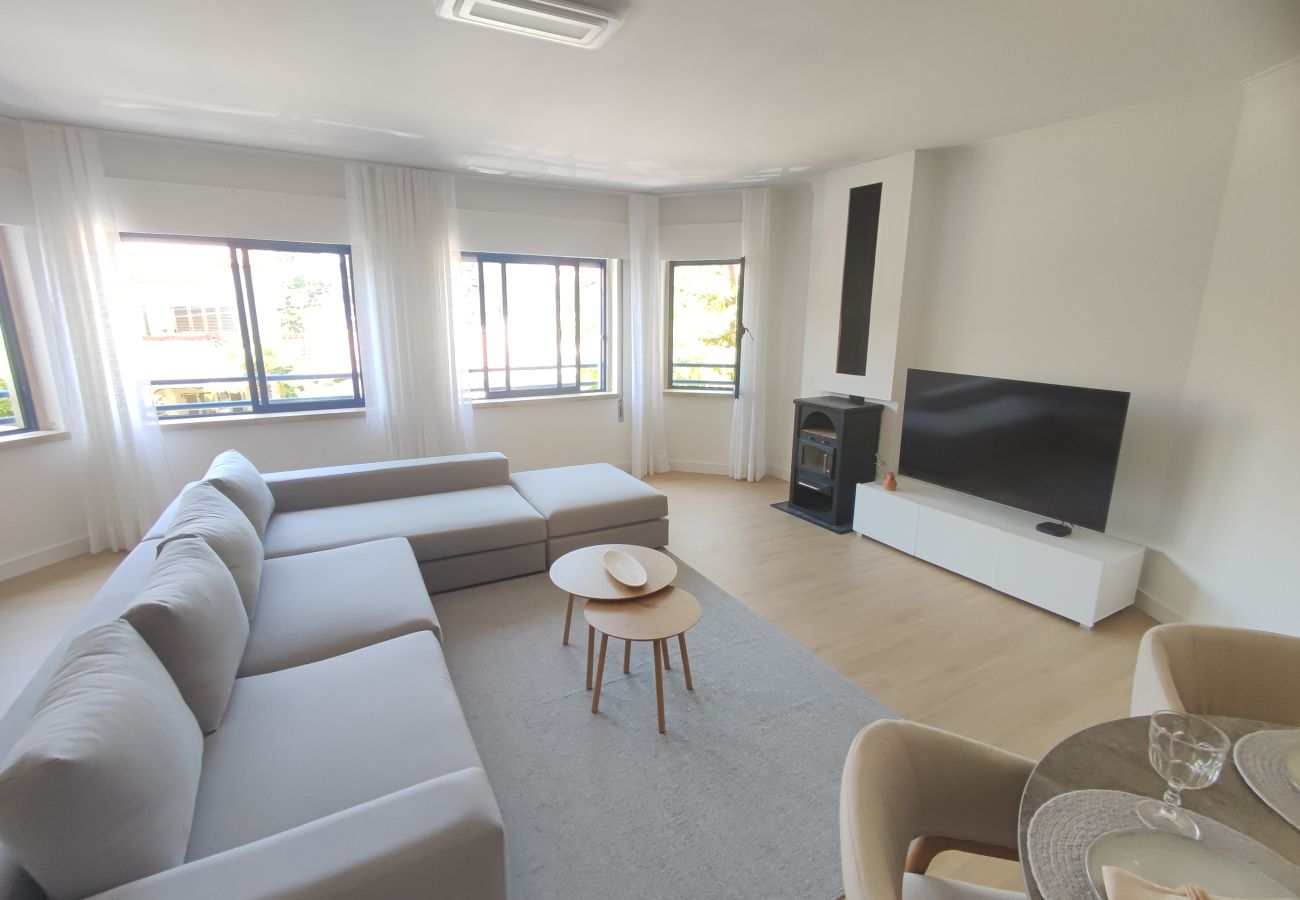 Apartamento em Almada - Marisol, T2 espaçoso com AC próximo do golfe, Aroeira, Caparica 