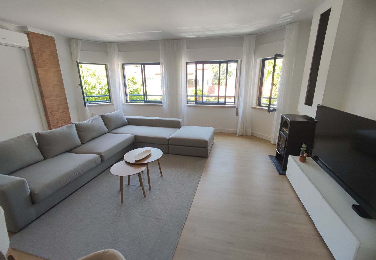Apartamento em Almada - Marisol, T2 espaçoso com AC próximo do golfe, Aroeira, Caparica 