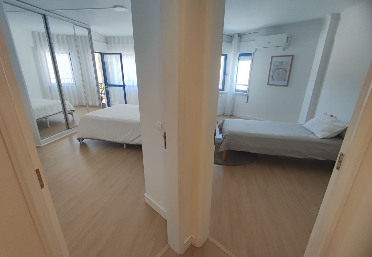 Apartamento em Almada - Marisol, T2 espaçoso com AC próximo do golfe, Aroeira, Caparica 