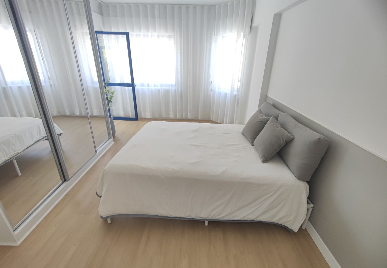 Apartamento em Almada - Marisol, T2 espaçoso com AC próximo do golfe, Aroeira, Caparica 