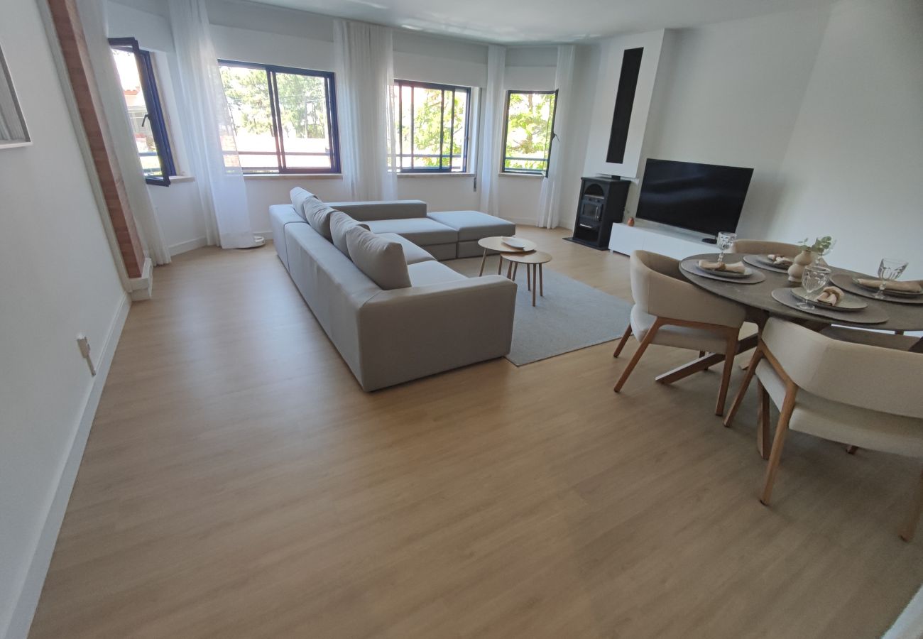 Apartamento em Almada - Marisol, T2 espaçoso com AC próximo do golfe, Aroeira, Caparica 