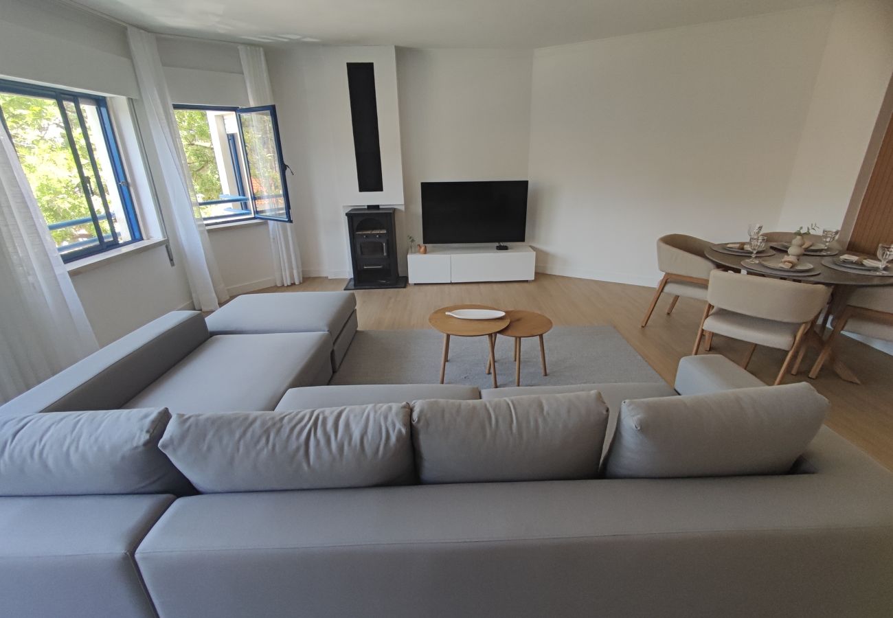 Apartamento em Almada - Marisol, T2 espaçoso com AC próximo do golfe, Aroeira, Caparica 